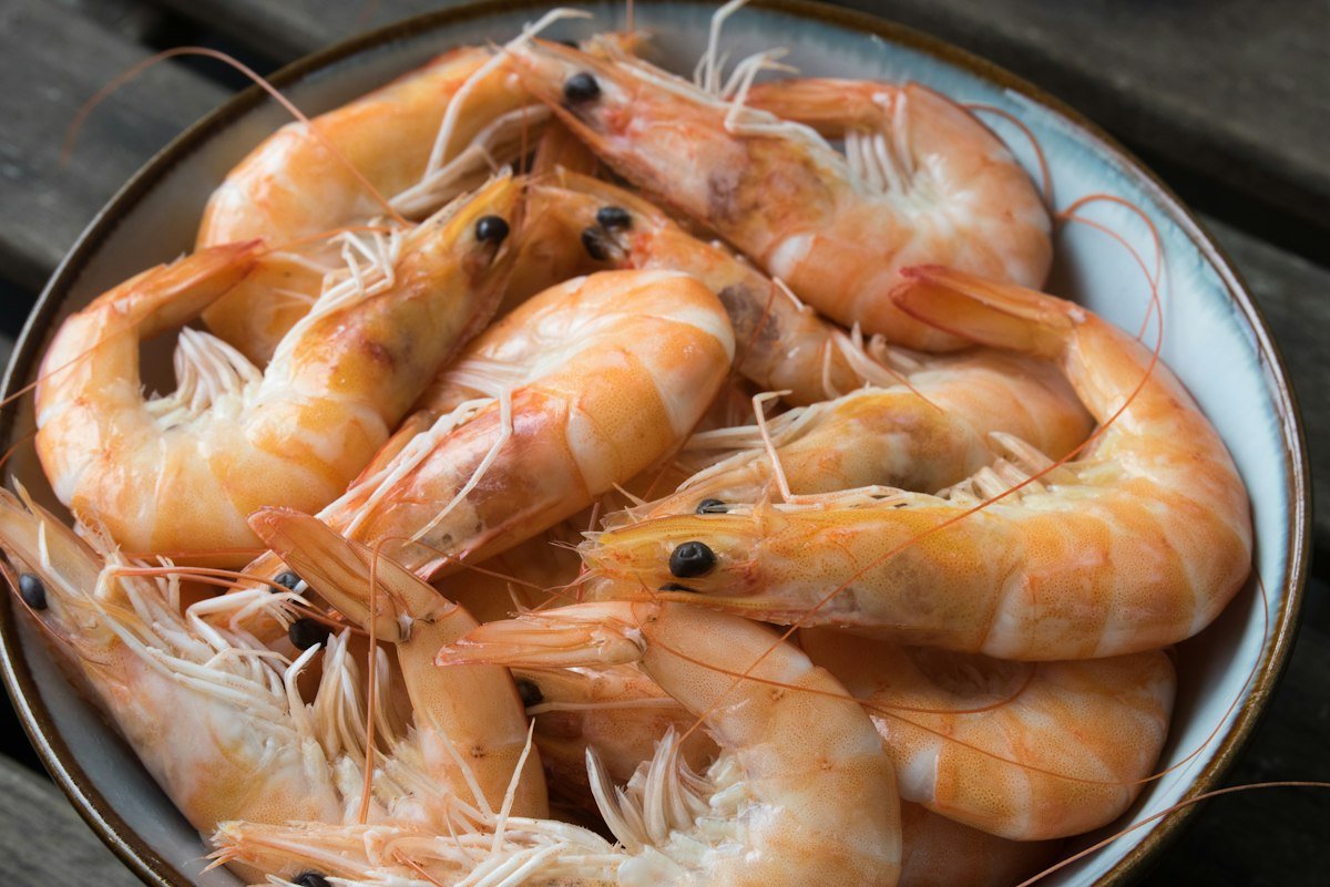 Fresh peeled shrimp ready to cook